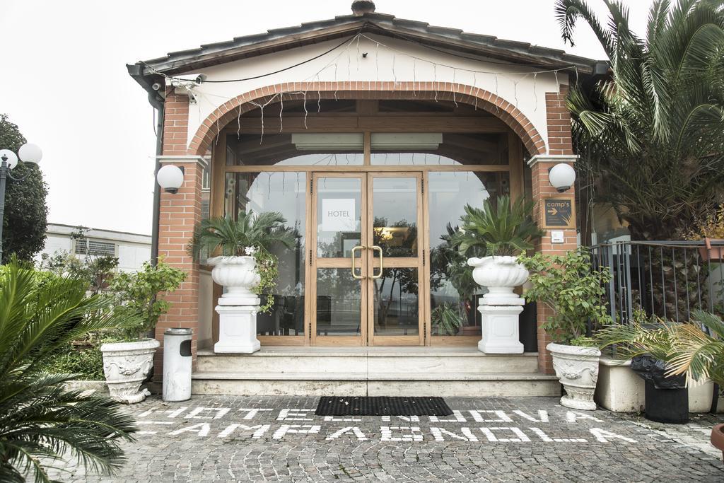 Camp'S Hotel Colonna Bagian luar foto