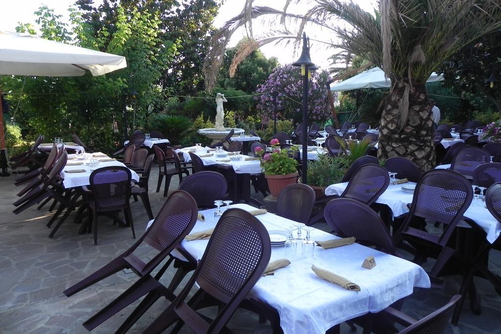 Camp'S Hotel Colonna Bagian luar foto