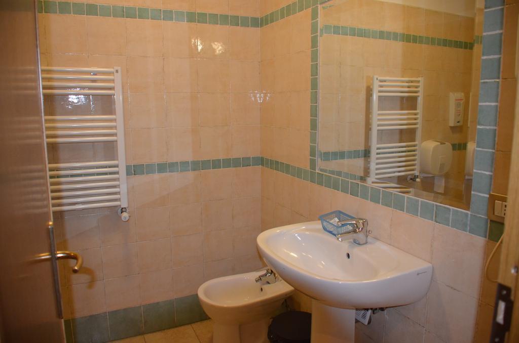 Camp'S Hotel Colonna Bagian luar foto